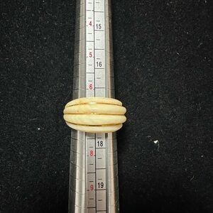 Elegant Vintage Ivory & Gold Ring Size 7